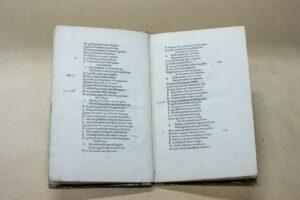 Seniausia knyga Kauno bibliotekose (Autorius: Catullus Caius Valerius; antraštė: Carmina, 1475 m.).